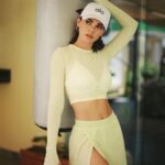 Livia Brito Pestana Instagram - Se gana o se aprende, nunca se pierde 🥊 . . ¿Cuál deporte te gusta practicar en tu tiempo libre bebé? @alo @aloyoga #alo #aloyoga