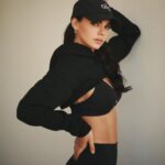 Livia Brito Pestana Instagram - Vibra bonito y atraerás cosas bonitas 🖤✨ . . . @alo @aloyoga #alo #aloyoga