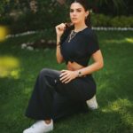 Livia Brito Pestana Instagram - Makeba, Makeba ma qué bella!🖤 . . . No me puedo sacar esa canción de la cabeza 😅 @alo @aloyoga #alo #aloyoga