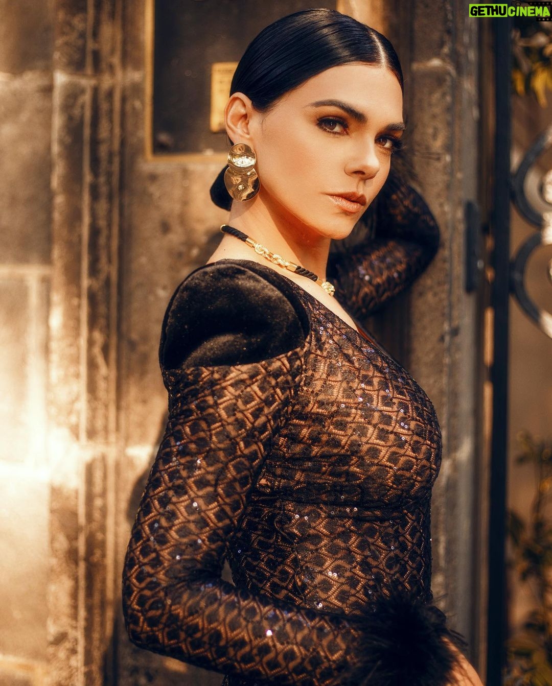 Livia Brito Pestana Instagram - GRACIAS 2022…HOLA 2023🖤✨ . . 📸: @kevinachuteguiphotos Happy New Year