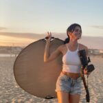 Livia Brito Pestana Instagram - Después de grandes momentos, quedan inolvidables recuerdos. Vive tu vida al máximo siempre bebe 💕😘 #liviabrito #pic #mar #sol #arena