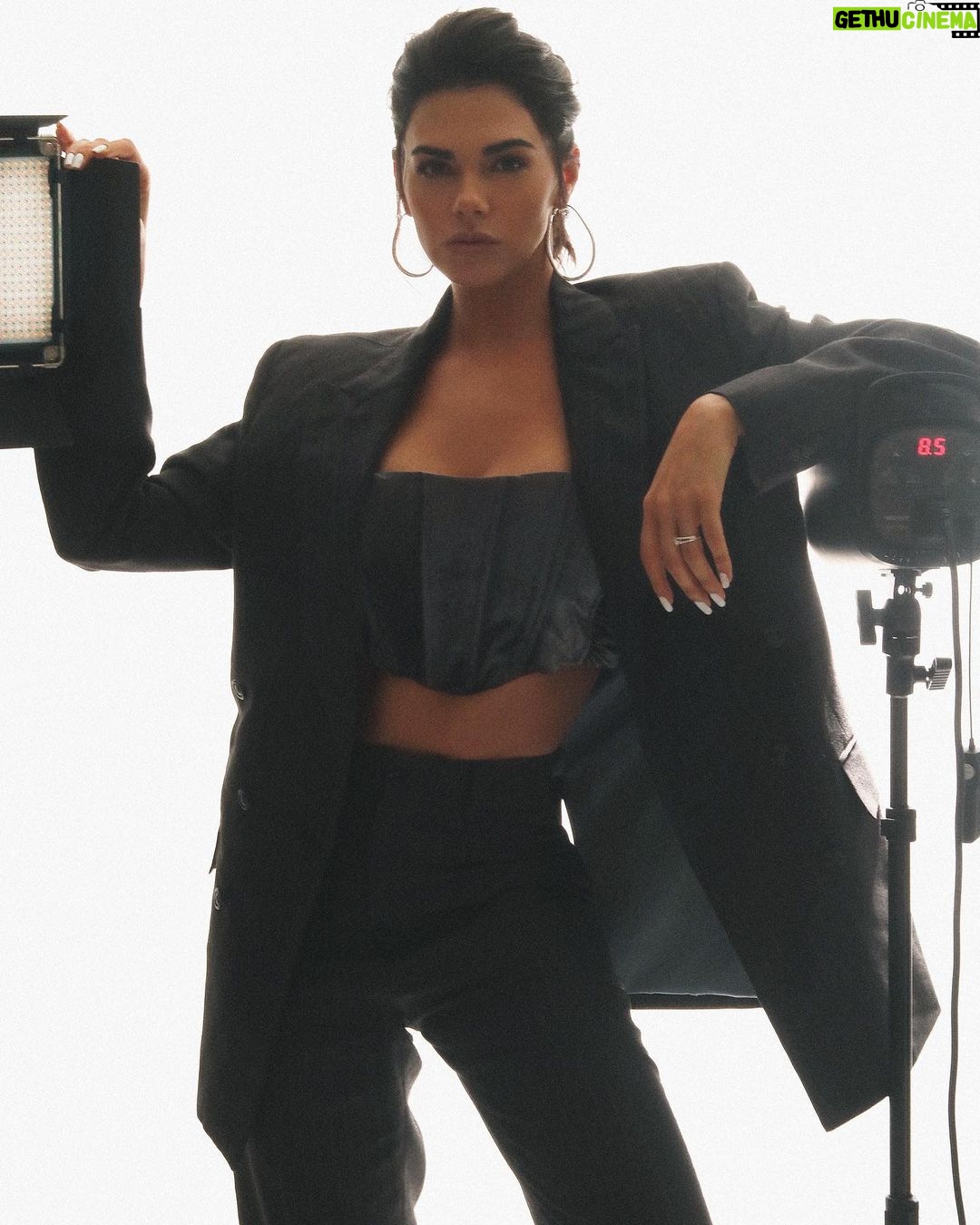 Livia Brito Pestana Instagram - Las mujeres no lloran, las mujeres facturan 💵