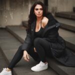 Livia Brito Pestana Instagram - 🖤🐜🎬📓🦓🎩♠️🦨♣️ . . . @alo @aloyoga #alo #aloyoga