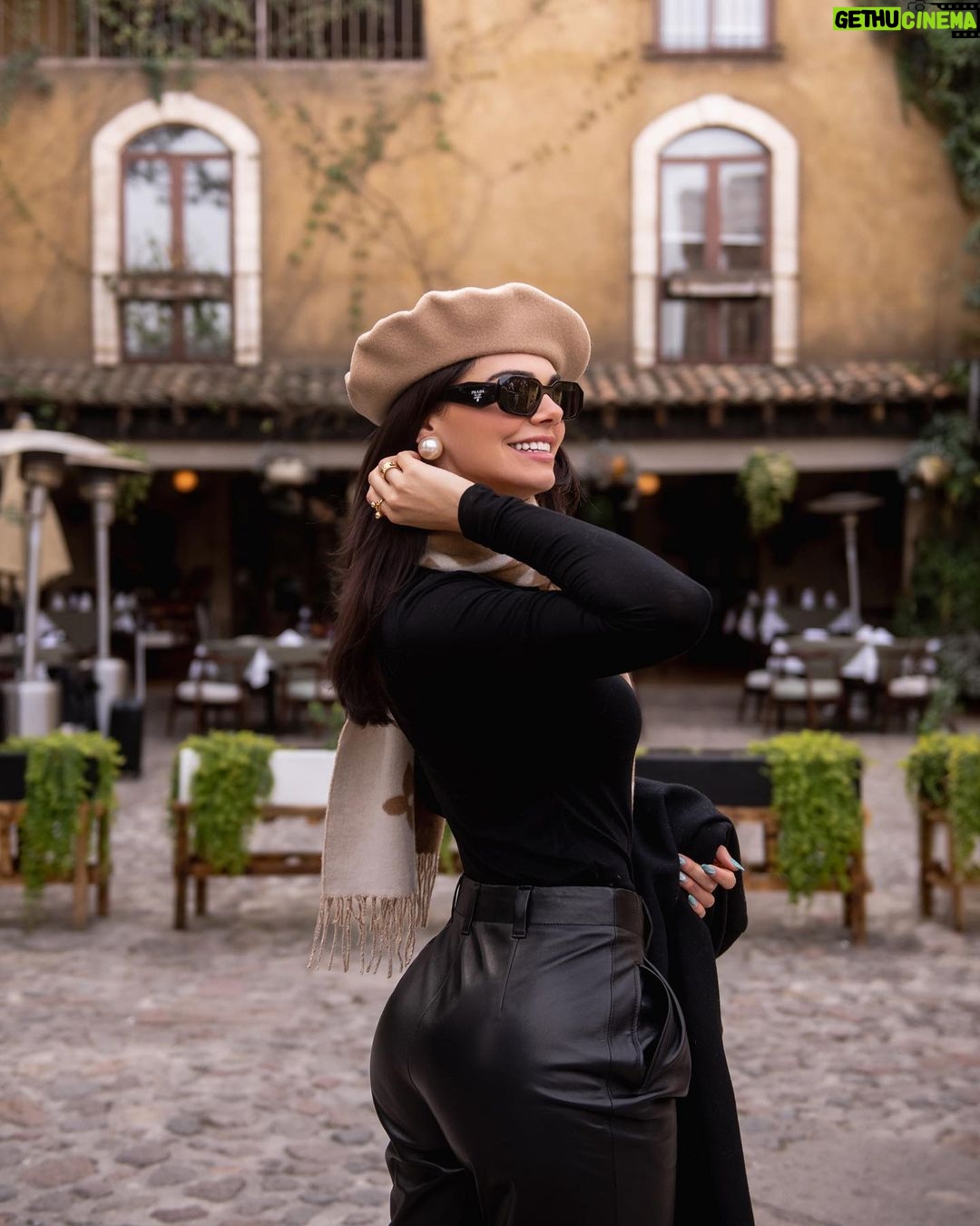 Livia Brito Pestana Instagram - 🤎🤍💛 Un mes increíble, ya último día, no saben todo lo que estoy preparando para ustedes, una sorpresita por ahí escondida que les tengo🙈 estoy como muy ansiosa, nerviosa, pero feliz✨LOS AMO💫 ¿Qué creen que sea?👀