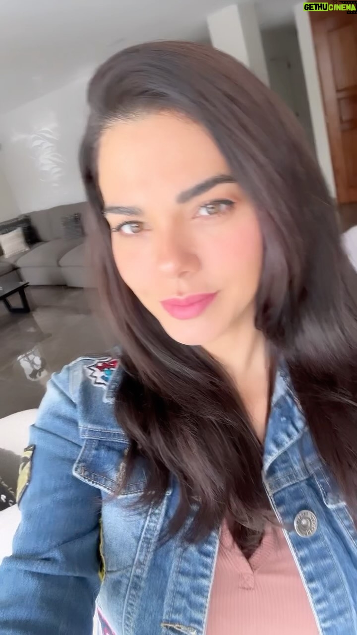 Livia Brito Pestana Instagram - Mi maquillaje diario junto a @farmasimexico♥️ Bebés quiero enseñarles mi #makeupnomakeup con la nueva línea de maquillaje de Farmasi. Gracias a su nueva reformulación no solo te deja hermosa, sino que al mismo tiempo cuida tu piel 🫶🏽 ¿Les gustó? #farmasimexico #nuevageneracion #maquillajeFarmasi #makeup #skincare