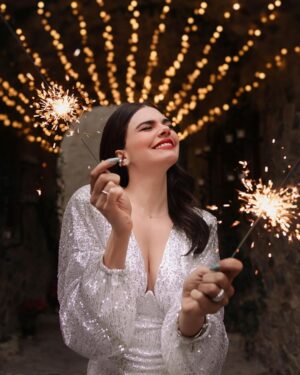 Livia Brito Pestana Instagram - FELIZ AÑO NUEVO A TODXS💖🫶🏻✨ 
Que todos sus sueños se cumplan y luchen por ellos, empecemos el año con todo, que si esté no fue el mejor hay que manifestar para que los próximos sean los mejores🫶🏻

Te quiero,
LB