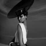 Liya Kebede Instagram - “Mi piace sentirmi e vedermi trasformata, non devo necessariamente piacermi. Attraverso gli occhi degli altri, posso vedere altri lati di me che non conosco”, spiega la nostra cover star di dicembre @LiyaKebede, fotografata da @CampbellAddy con lo styling di @ally.macrae. Per la modella di etnia Amhara, nata e cresciuta a Addis Abeba, il posare è innanzitutto una professione. Già protagonista nel 2008 della cover del Black Issue di Vogue Italia, la sua carriera come testimonial di grandi brand della moda e della cosmesi internazionale l’ha portata a diventare una delle 15 modelle più pagate del mondo. Scopri di più nell'articolo a cura di Mariuccia Casadio (@exquisit_m) al link in bio e in edicola, a partire dal 30 novembre. Credits: Photographer @campbelladdy Talent @liyakebede Styling @ally.macrae Hair @OlivierSchawalder Make-up @_CelineMartin_ Mani @alexfeller Movement Director @yagamoto Set Designer @sophear_van Production @kitten_production Look: abito @albertaferretti, cappello @balmain Head of Editorial Content @franragazzi Global Creative Director: @juancp Global Director, Talent & Casting: @mrsvoguester #VogueCover #DecemberIssue