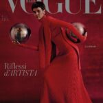 Liya Kebede Instagram - Un gioco di riflessi lega la top model e attrice etiope @LiyaKebede, protagonista della nostra cover di dicembre, al pittore @JemPerucchini, nato in Etiopia e cresciuto a Milano, e al fotografo di origine ghanese @CampbellAddy, che l’hanno interpretata come una contemporanea Machedà, una Regina di Saba con l’insegna più classica della sovranità, la sfera. Che qui si sdoppia e diventa specchiante, luminosa e rifrangente come un astro, una misteriosa estensione di sé. Protagonista degli scatti del servizio (e di un affascinante dipinto), Liya diventa così il simbolo di un’Africa contemporanea che tutti e tre amano. Scopri il servizio, con lo styling di @ally.macrae, nell'articolo a cura di Mariuccia Casadio (@exquisit_m) al link in bio e in edicola a partire dal 30 novembre. @LiyaKebede indossa un total look @fendi and @13.09.sr shoes. Credits: Photographer @campbelladdy Talent @liyakebede Styling @ally.macrae Hair @OlivierSchawalder Make-up @_celinemartin_ Mani @alexfeller Movement Director @yagamoto Set Designer @sophear_van Production @kitten_production Head of Editorial Content @franragazzi Global Creative Director: @juancp Global Director, Talent & Casting: @mrsvoguester #VogueCover #DecemberIssue