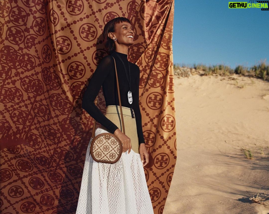 Liya Kebede Instagram - @ToryBurch #TMonogram 💛