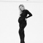 Liz Trinnear Instagram - Documenting the bump 🥹🤰💕 by: @bettinabogar