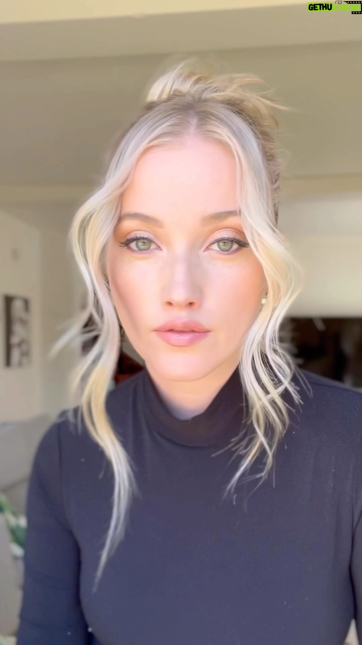 Liz Trinnear Instagram - Back to blonde π±π»ββοΈ ππΌββοΈ TYSM @matthewstylist ππΌππΌππΌ forever a hair master! . . #hair #blondehair #balayage