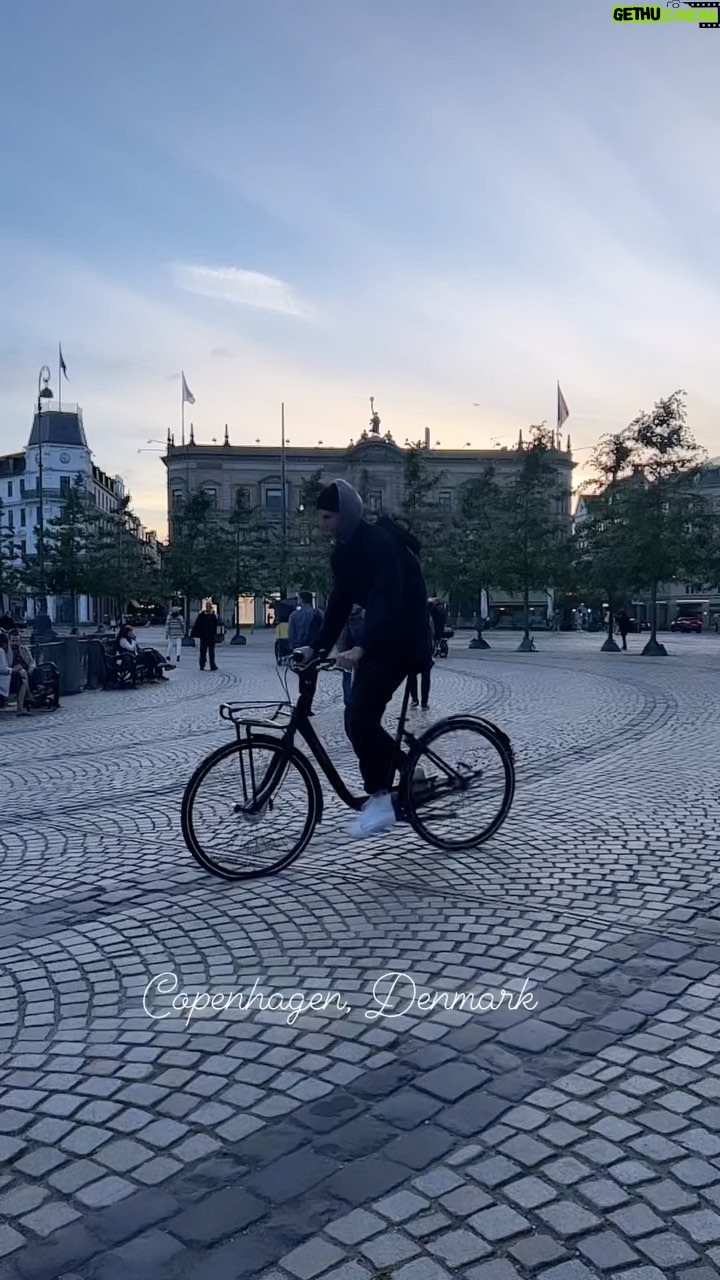 Liz Trinnear Instagram - London, Amsterdam, Copenhagen: bike edition 🚴♀️! . . Europe is full of great bikable cities that have easy bike rental apps. Highly highly recommend!