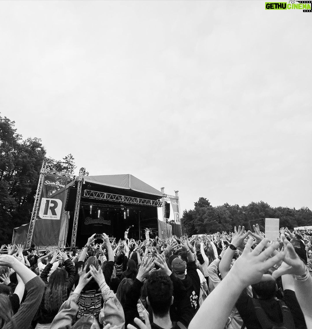 Liz Trinnear Instagram - π¬π§ I missed you! We had so much fun at @slamdunkmusic with @3oh3 ππ«Άπ» Leeds, England, UK