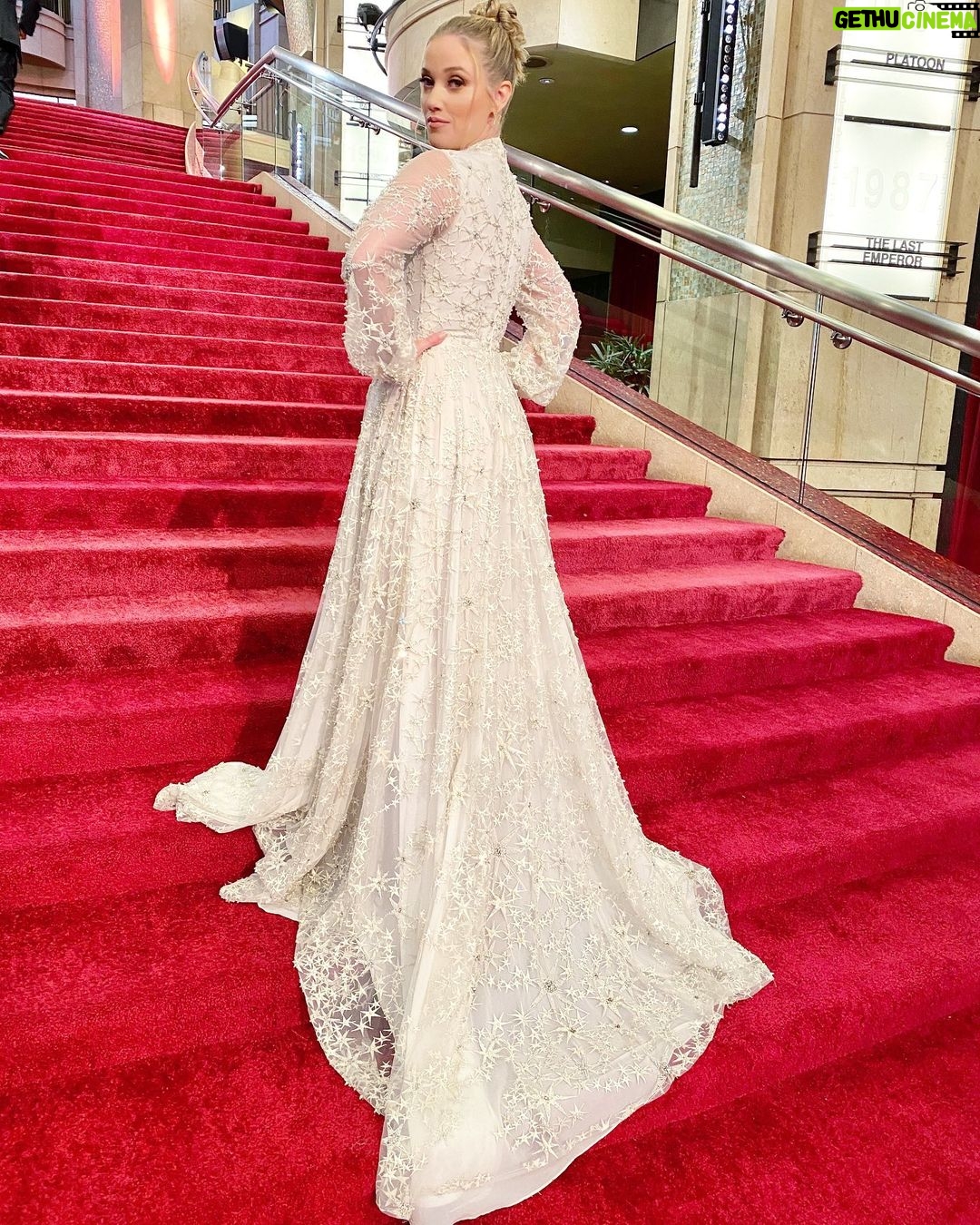 Liz Trinnear Instagram - Oscars 2022 Glam πππΌ . . Styling: @katiektobin Dress: @rvng.couture π¨π¦ Hair: @matthewstylist Makeup: @shabydassi Sneakers: @hoka π π·: @georgepimentel1 @codosphotos The Oscars Red Carpet