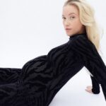 Liz Trinnear Instagram - Documenting the bump 🥹🤰💕 by: @bettinabogar