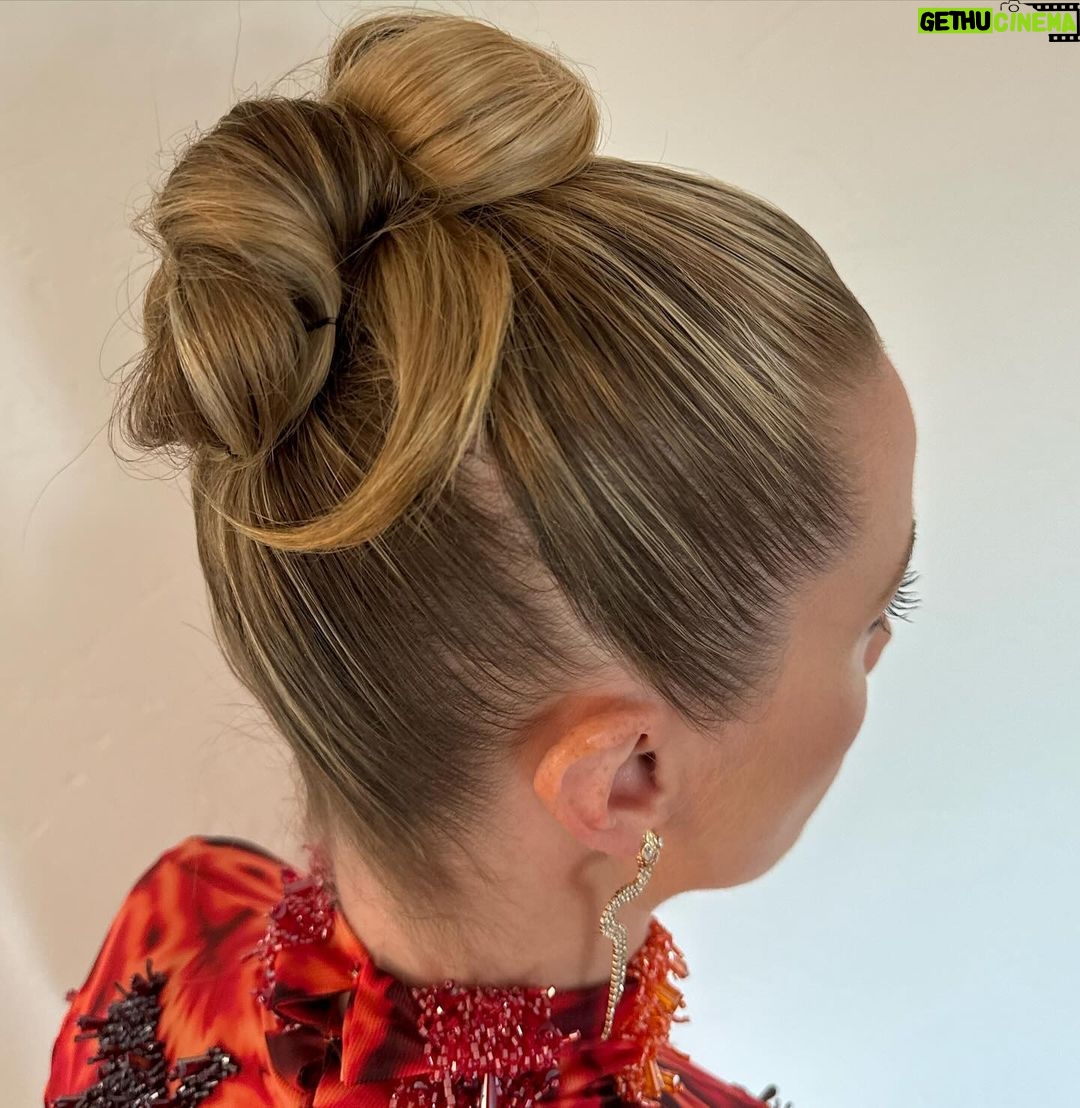 Liz Trinnear Instagram - Emmys 2024 🔥 Flavortown chic (coined by @nathanielmotte) inspired by @guyfieri . . Styling @simonefaloona Hair: @matthewstylist