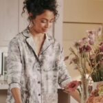 Liza Koshy Instagram - Take a seat at House friend @LizaKoshy’s dinner table to celebrate Friendsgiving this year! See how she serves up her delicious meal with @DiorMaison plates designed for the #DiorCruise 2023 collection by @MariaGraziaChiuri. Curious about Liza’s secret recipe? Watch the full video now on our Youtube channel. © @AmilcarKG