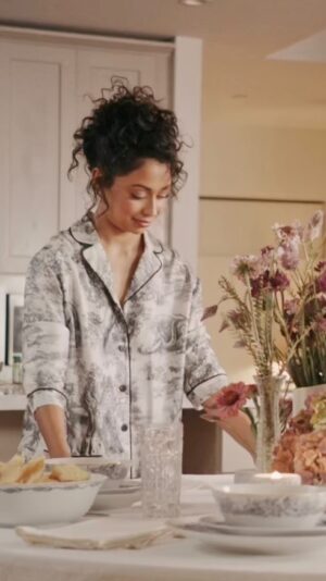 Liza Koshy Instagram - Take a seat at House friend @LizaKoshy’s dinner table to celebrate Friendsgiving this year! See how she serves up her delicious meal with @DiorMaison plates designed for the #DiorCruise 2023 collection by @MariaGraziaChiuri. Curious about Liza’s secret recipe? Watch the full video now on our Youtube channel.
© @AmilcarKG