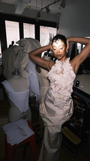 Liza Koshy Instagram - Seemingly chaotic, yet surprisingly tame.

If the CFDA Awards were measured in snacks, Liza Koshy would be the winner 🏆 The actress took over our Instagram Stories yesterday as she got ready for her very first #CFDAAwards wearing a gorgeous floral-appliquéd, ivory gown from fellow Houston native and Designer Nominee #BachMai. “I love being able to take a little piece of my home and represent it proudly on the carpet tonight,” she tells us.

Relive @lizakoshy’s (wildly hilarious) evening and get ready with her at the link in bio or by visiting coveteur.com.

Photo by: @alizayuh
Words by: @camille_freestone 
Makeup by: @thefacebykase
Hair by: @sky.kxm
Video Edit by: @sarahloukiernan

@cfda @bachmai #cfda #serenawilliams #winnieharlow