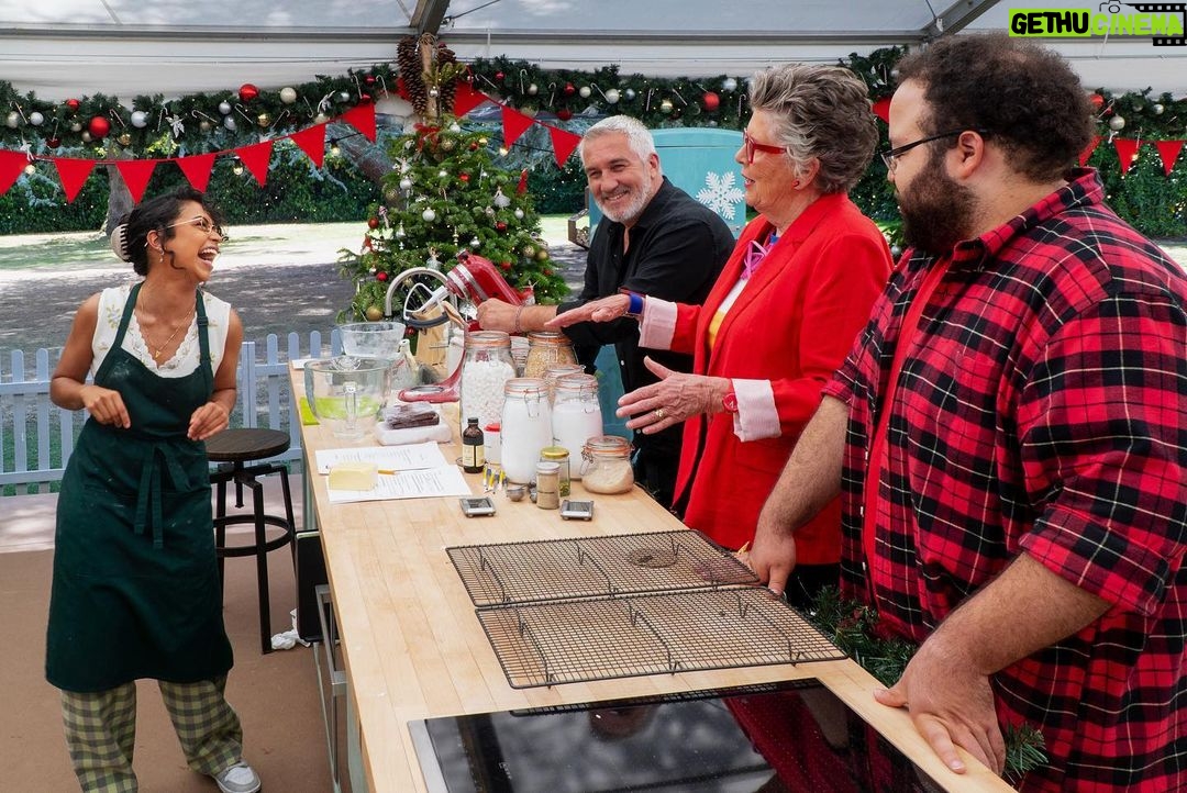 Liza Koshy Instagram - handshaking is back, baby • and so is bake-off. catch this holiday ham on the Great American Baking Show on @therokuchannel 🎅🏾