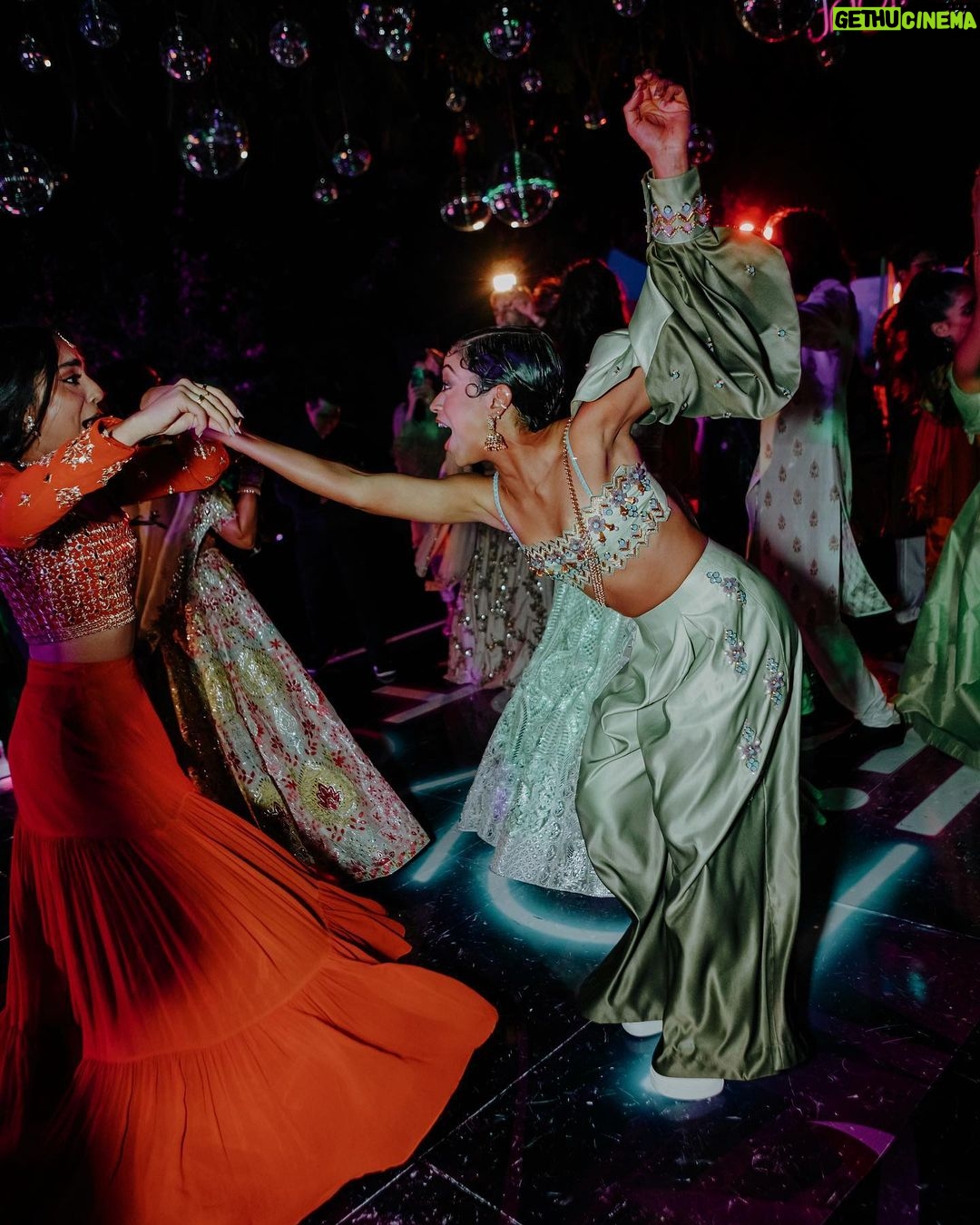 Liza Koshy Instagram - the brown girl camaraderie & community celebrating the culture recently > • glowing heavily with gratitude for the inspiration & perspiration we’ve been sharin’ lately