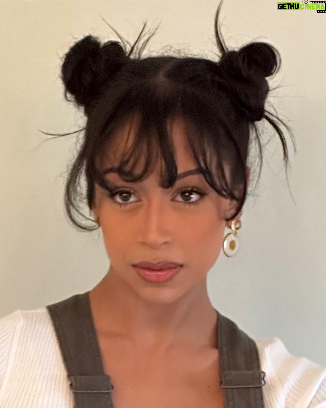 Liza Koshy Instagram - swipe for moose knuckle