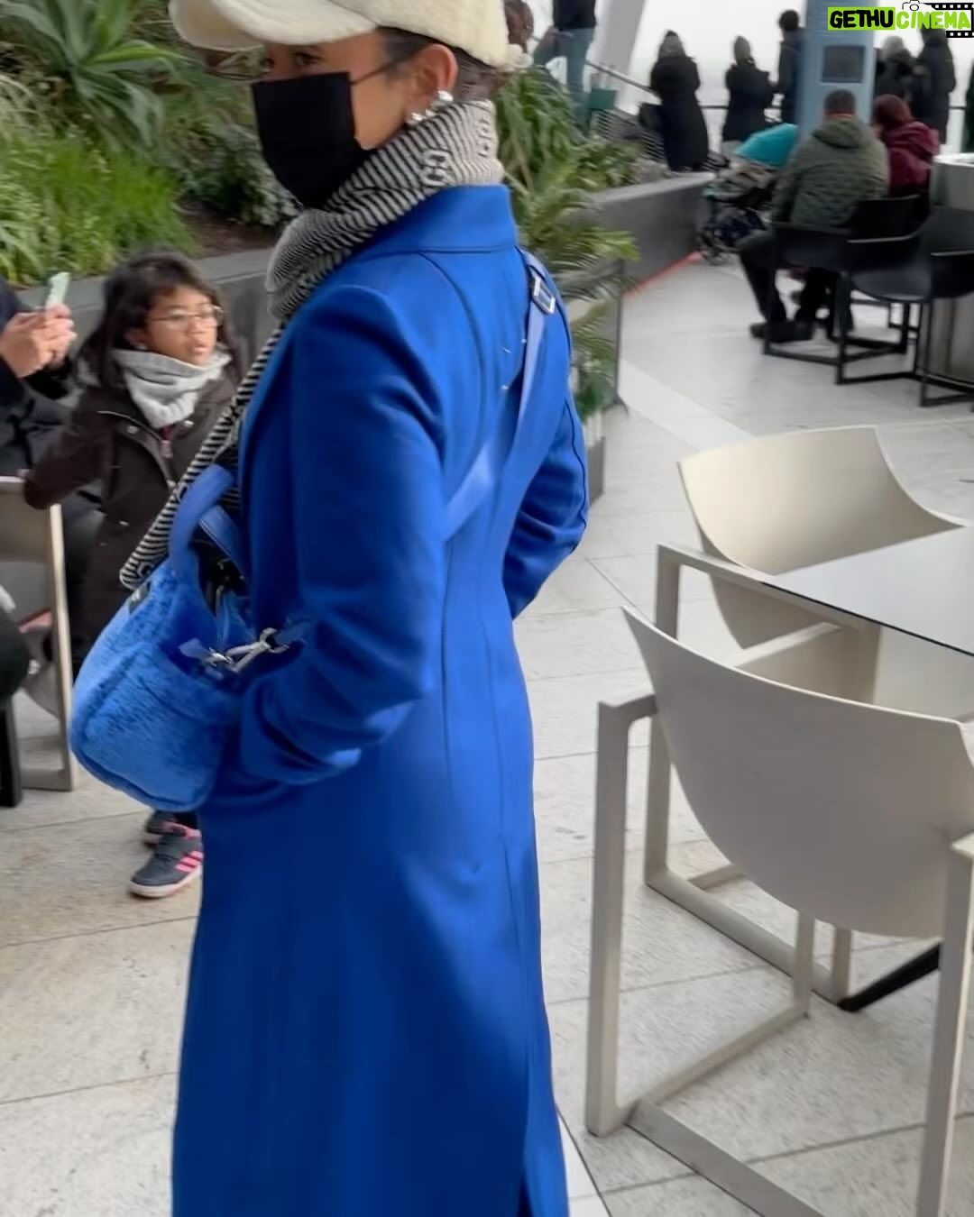 Liza Koshy Instagram - horsin around town bein a cheeky lil bastard London, Unιted Kingdom