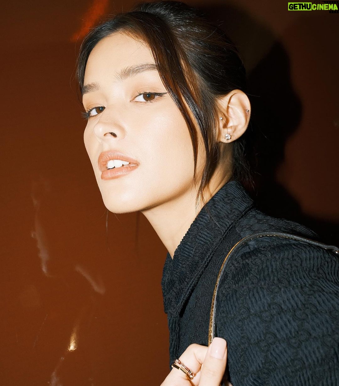 Liza Soberano Instagram - Gucci Ancora — A story of life 🥀 Singapore