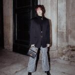 Liza Soberano Instagram - A little @louisvuitton moment in between Milan fashion week shows 🖤 #louisvuitton @louislane7 @mickeysee @renzpangilinan @perrytabora @jeangernavarro Milan, Italy
