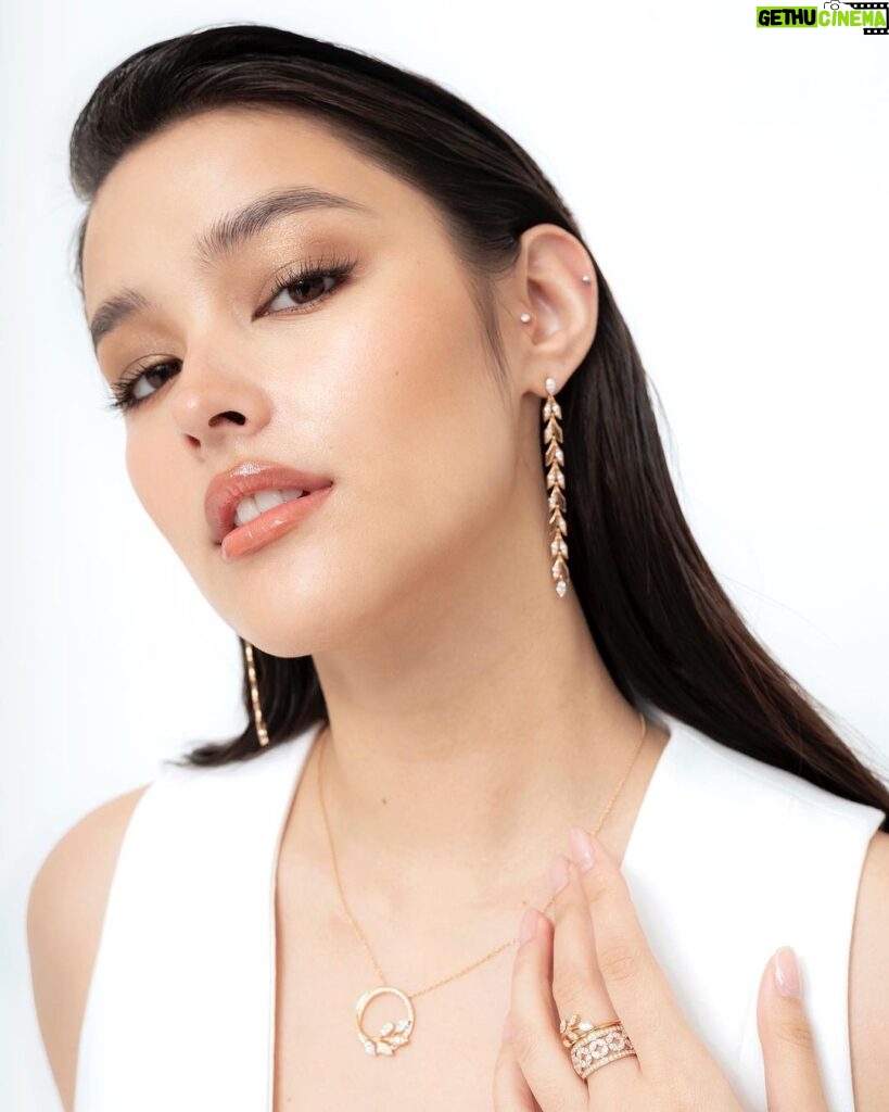 Liza Soberano Instagram - There is no such thing as too much diamonds 💎 Wearing the most elegant pieces from the Tiffany Victoria collection. #TiffanyWonders #TiffanyVictoria @tiffanyandco