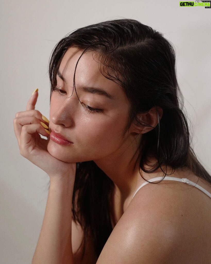 Liza Soberano Instagram - Midweek recovery break c/o the Deoproce Snail Line. 🧖🏻‍♀️✨ Shop the entire Snail Line and my other Deoproce skin favorites in all Watsons and SM Beauty Stores. 🤍