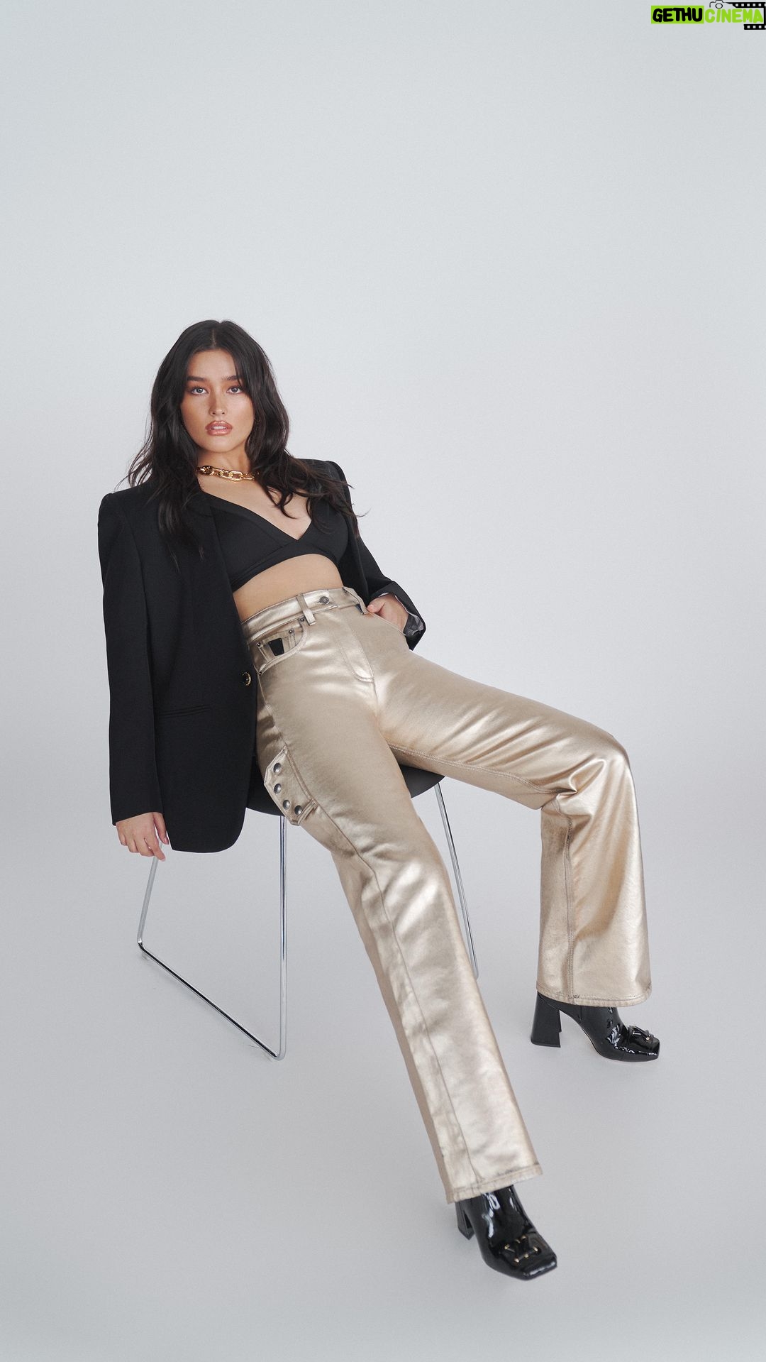 Liza Soberano Instagram - EXPRESSIONS @grazia.sg Video by @spotlightcreativesph Art Direction by @kimweeebol_ DOP @genporciuncula Music - Still Life - Adrian Berenguer Editor-in-Chief: @pakkee Photographer: @bjpascual Stylist: @perrytabora Hair: @santiagoraymond Makeup: @robbiepinera Producer: @kimifelices Set designer: @justine_arcegabumanlag Nails by @mimisqui Stylist’s assistant: Kris Deleon Production assistants: @khalark, @soberanojustin Set designer’s assistant: Elaine Bobadilla On-set assistants: Jonel Navarro, JR Nala Location partner: @aviretowerph