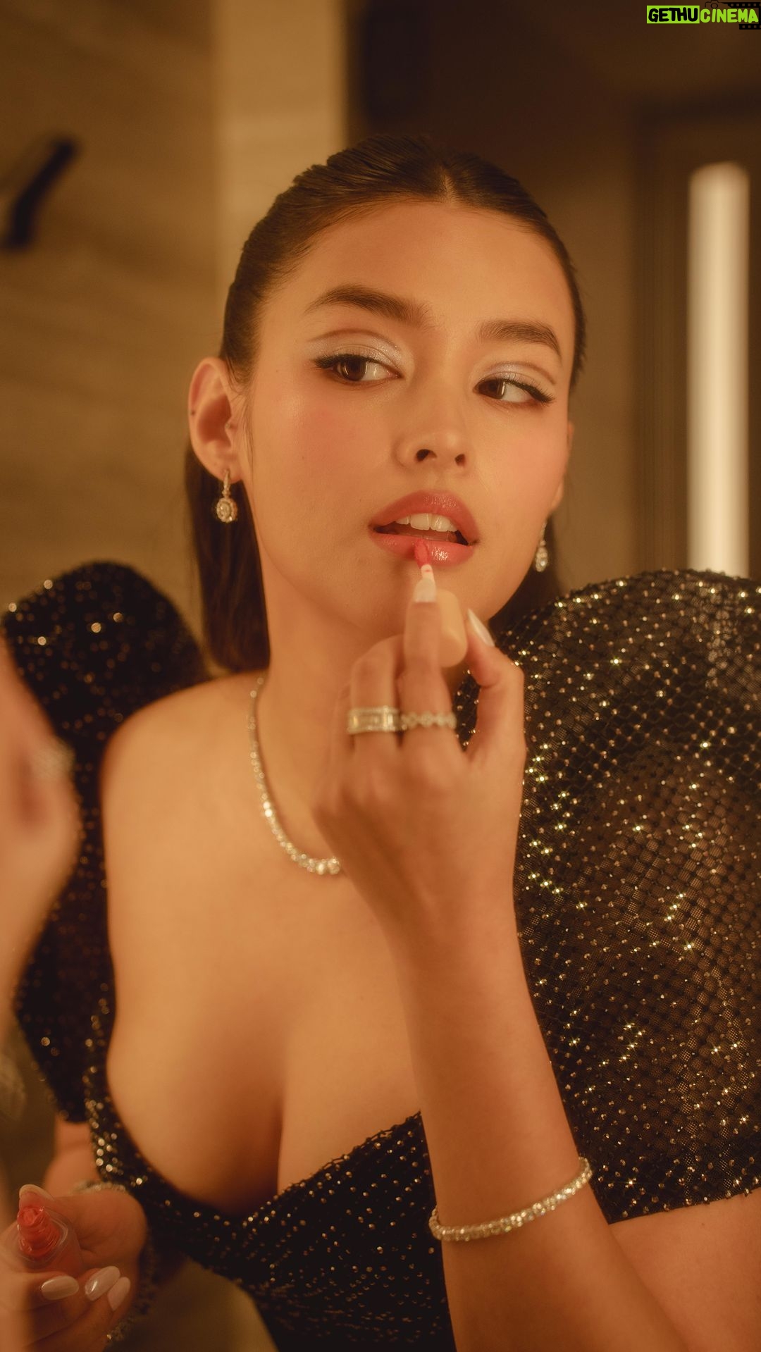 Liza Soberano Instagram - Iβm not perfect but this lewk is π Film by @kimweeebol_ Produced by @kimifelices Dress by @markbumgarner Jewelry from @globalringsjewelry Styled by @perrytabora Makeup by @pircillapae Hair by @ryanrichman