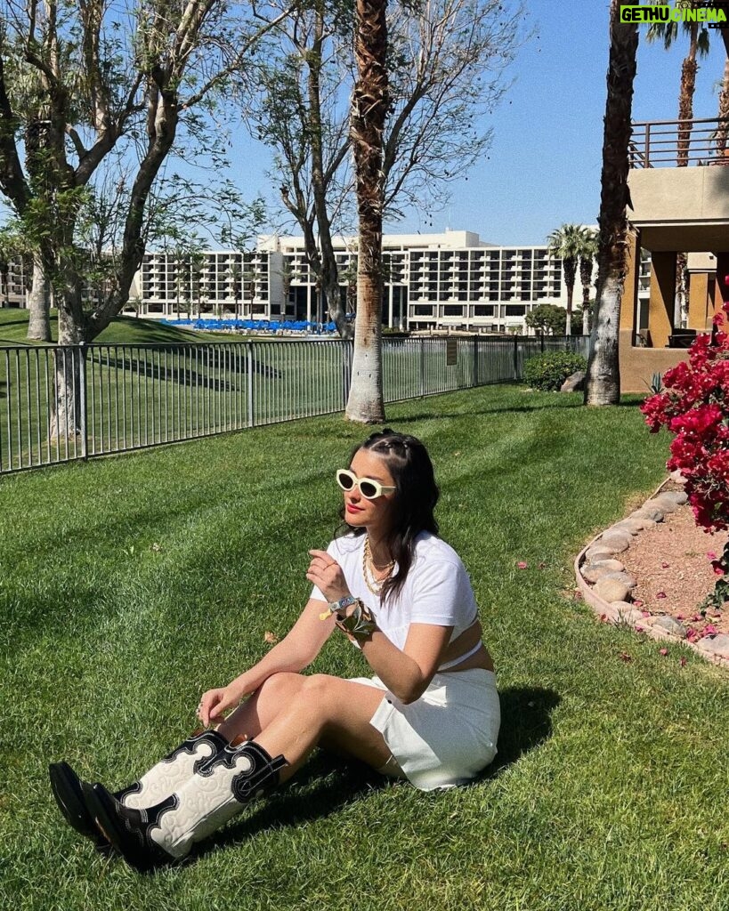 Liza Soberano Instagram - Day three in the desert🌵 My @samsungph Galaxy S23 Ultra is insane. Captured all the best moments even when I couldn’t see them with my own eyes from far away!! ✨ Coachella Music Festival