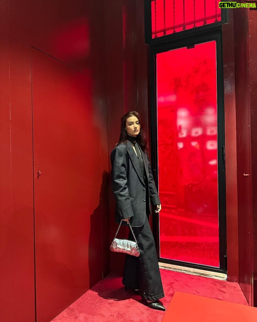 Liza Soberano Instagram - Welcoming this new @gucci era with opens arms!!! Love the collection already @sabatods 🍷 #GucciAncora #GucciSS24 Milan, Italy