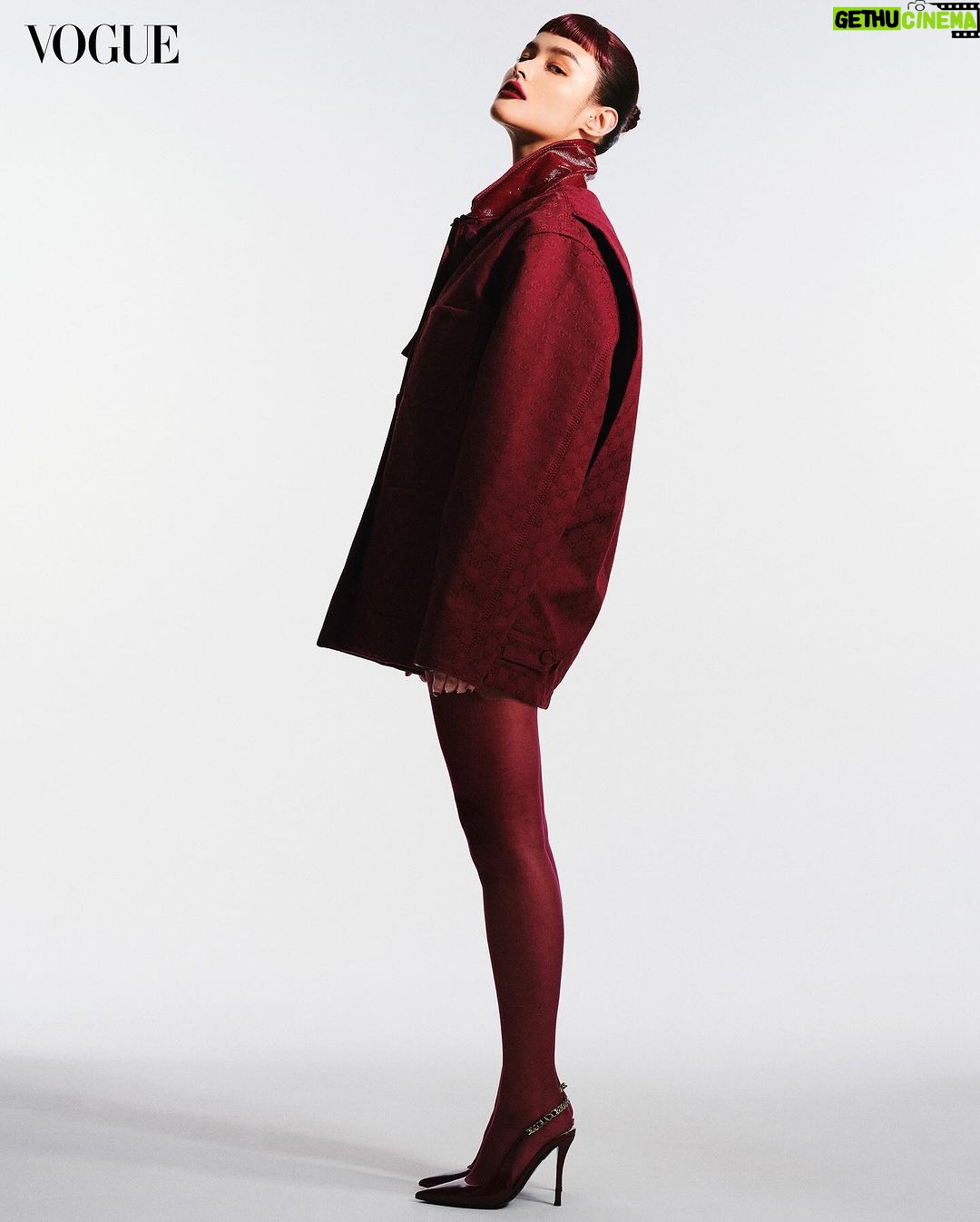 Liza Soberano Instagram - seeing red @voguephilippines @gucci Singapore