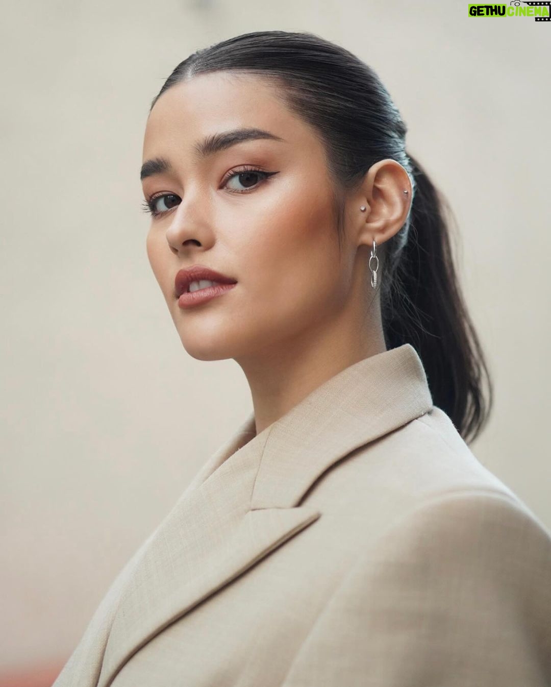Liza Soberano Instagram - Lisa Frankenstein press day 🧟♂️ Los Angeles, California