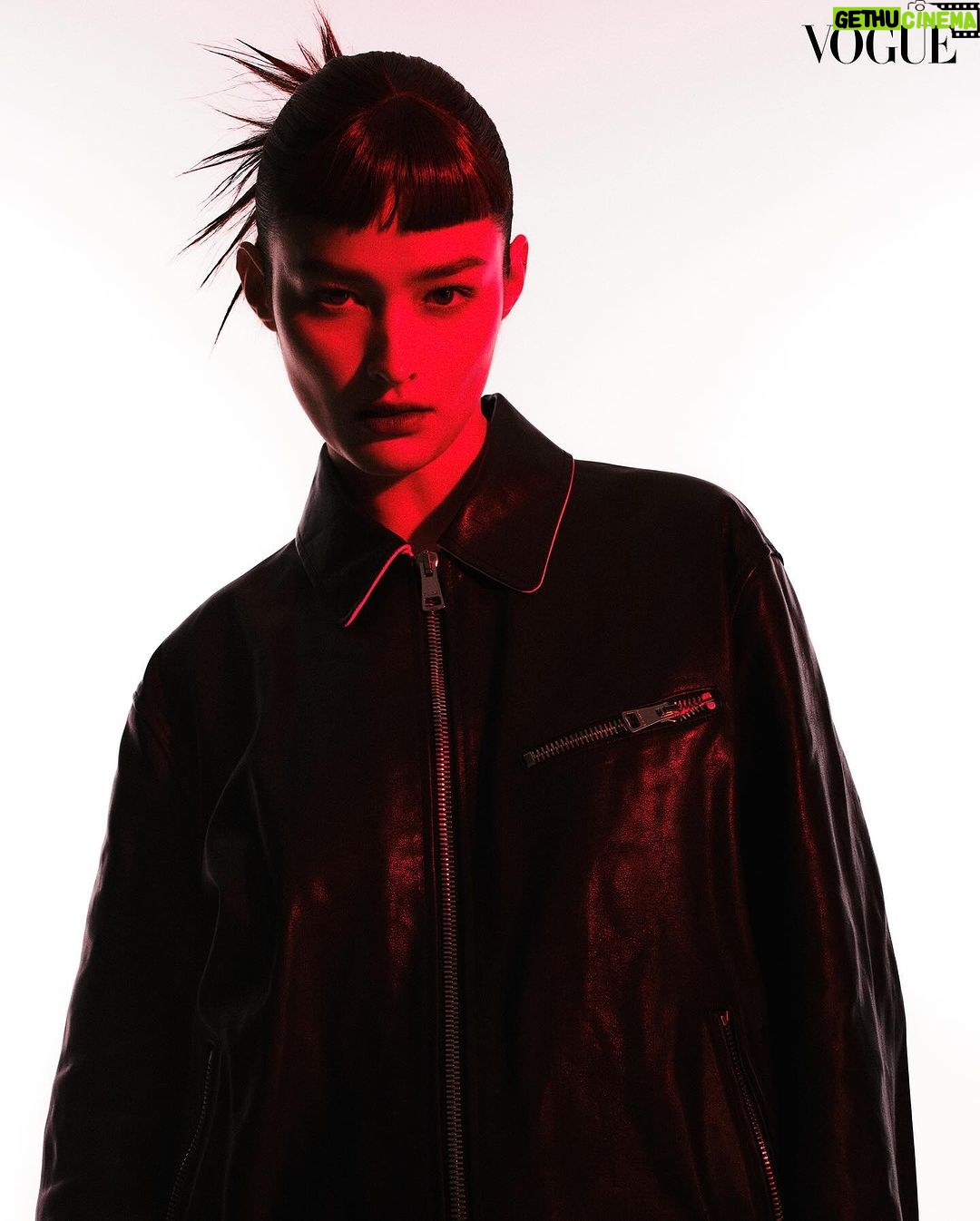 Liza Soberano Instagram - seeing red @voguephilippines @gucci Singapore
