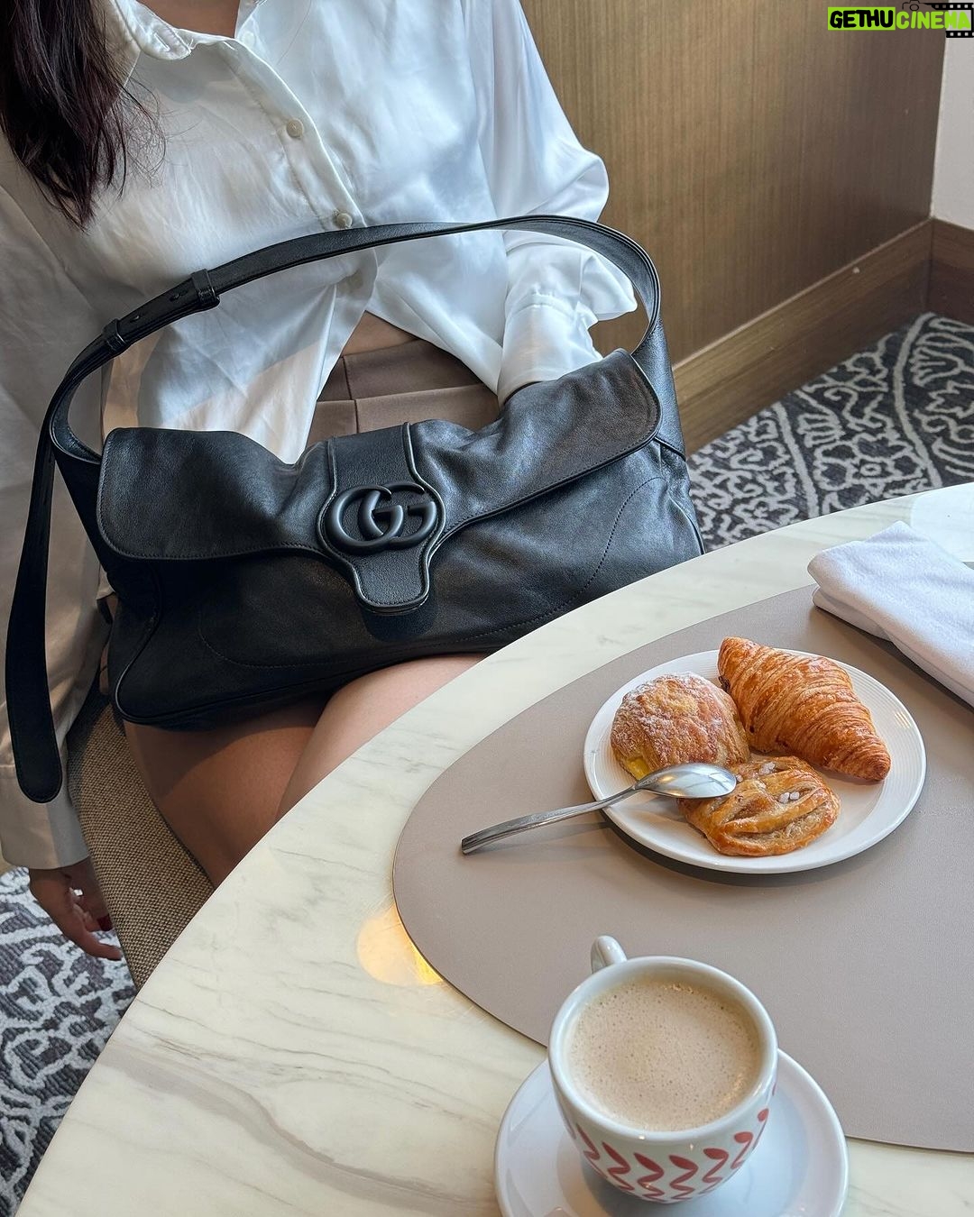 Liza Soberano Instagram - Iām dreaming of a white Christmas āļøš»āāļøš¤ voco Orchard Singapore, an IHG Hotel