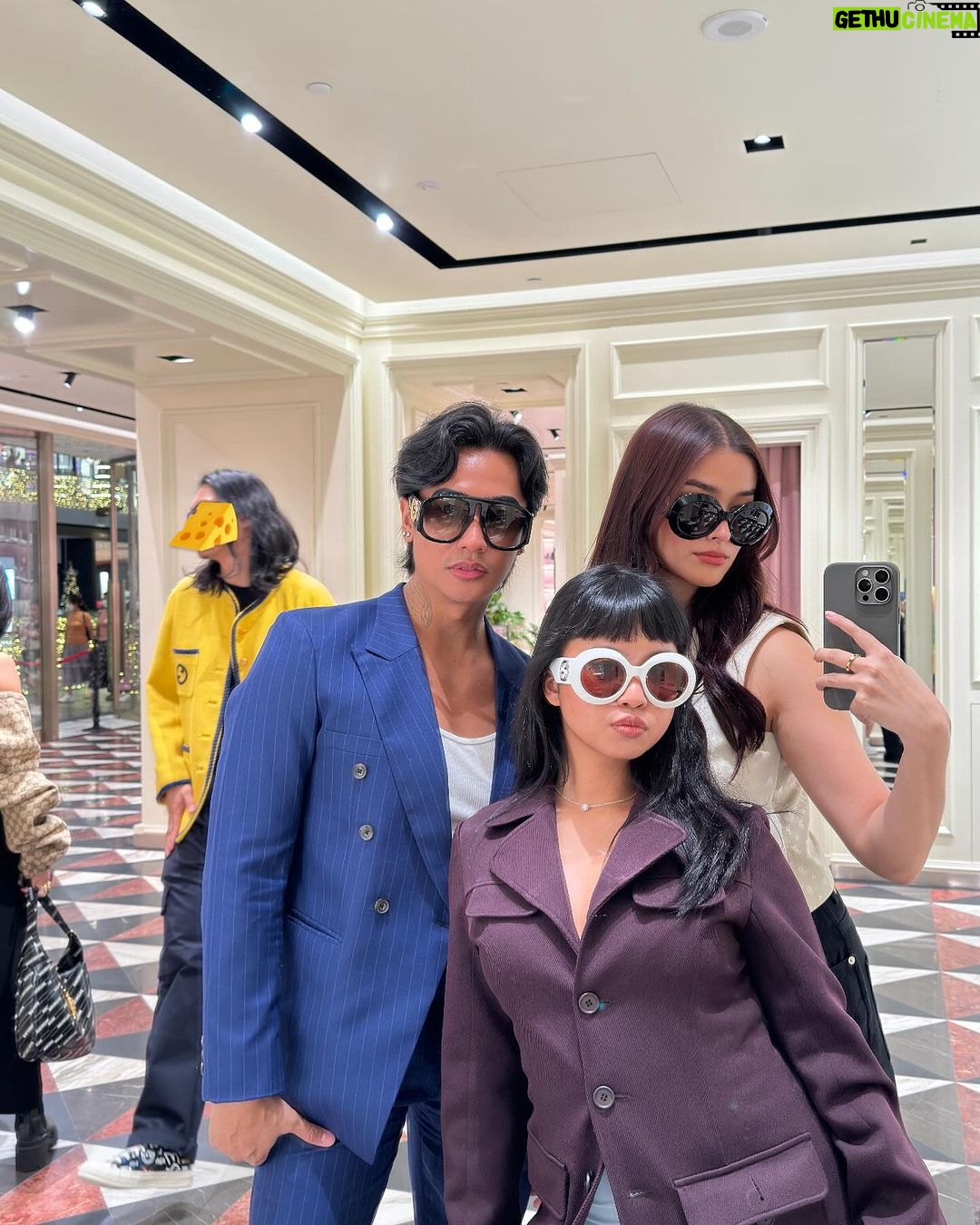 Liza Soberano Instagram - Fun moments in Singapore with @gucci 🧳 1. Lunch at chatterbox - my fave chicken rice in Singapore 2. Madame fan - amazing interior and great Chinese style food 3. Quick store visit at Gucci MBS 4. & 5. Mars: The Red Mirror exhibit at Future World 6. @meetkeso looking very keso-y at Future World 7. Les Amis - 3 star michelin restaurant with amazing food and even better service!!! 8. & 9. @gucci at Paragon shopping center 10. Early morning flight fit complements of Gucci 🖤 #GucciAncora