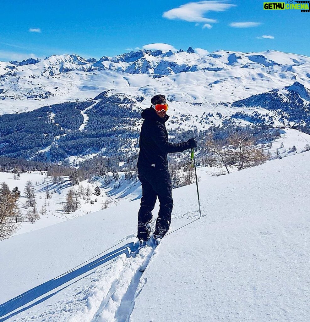 Loïc Fiorelli Instagram - Plutôt chanceux ce Vendredi 13 Avril à @vars_fob non? #snow #powpow #sun #bonheur #ski Vars La Forêt Blanche