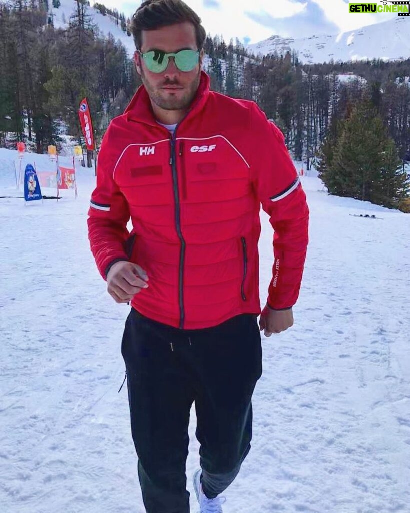 Loïc Fiorelli Instagram - 😎❄⛄⛷♥ #vars #moutains #alpes #france #snow #red #ESF #snobmilano #hellyhansen