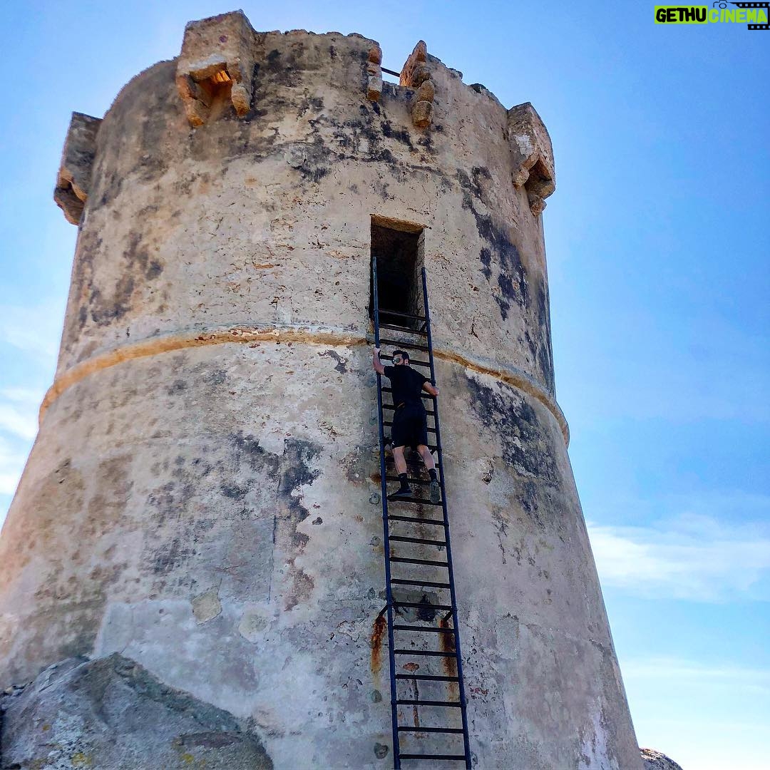 Loïc Fiorelli Instagram - ☀️Jolie rando à la tour et au phare de Senetosa ❤️ #corse Torra di Senetosa