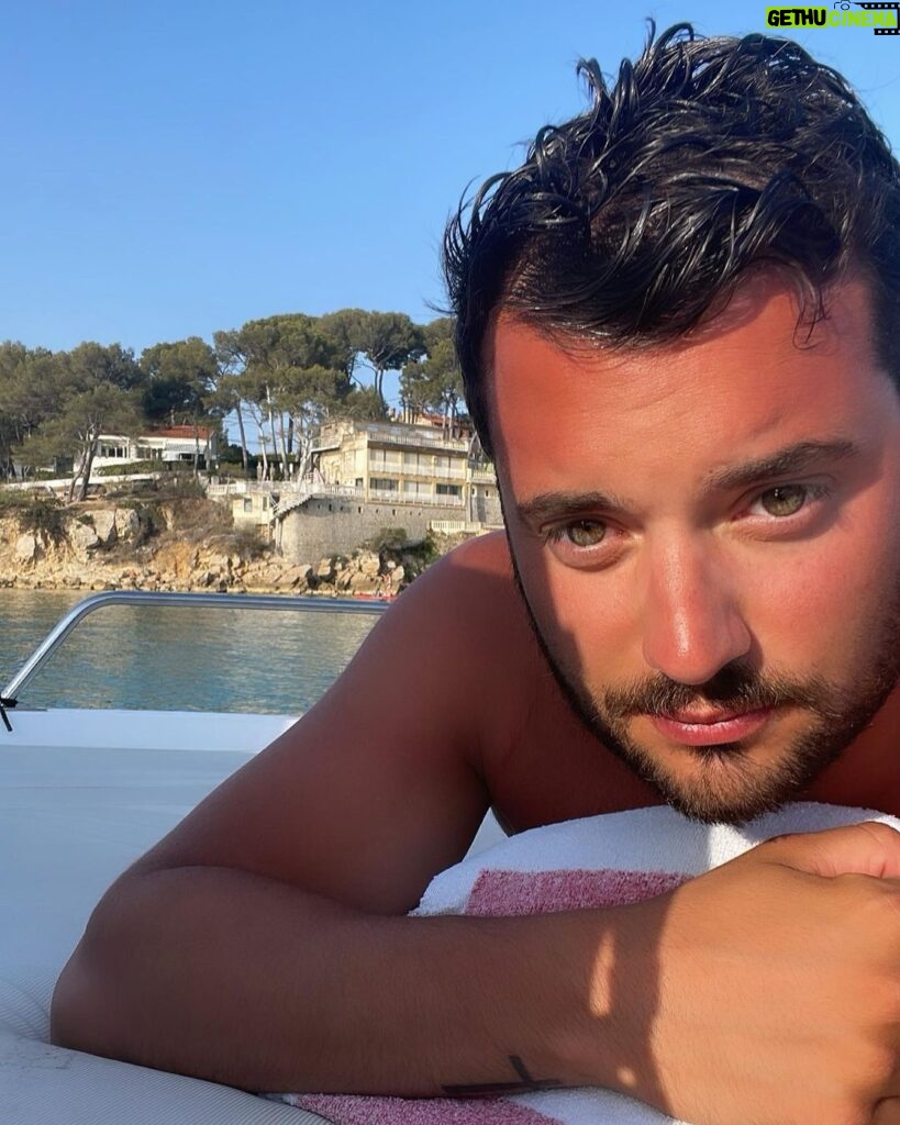 Loïc Fiorelli Instagram - Tout va bien 🥳 et vous ? 😄 Sanary-sur-Mer
