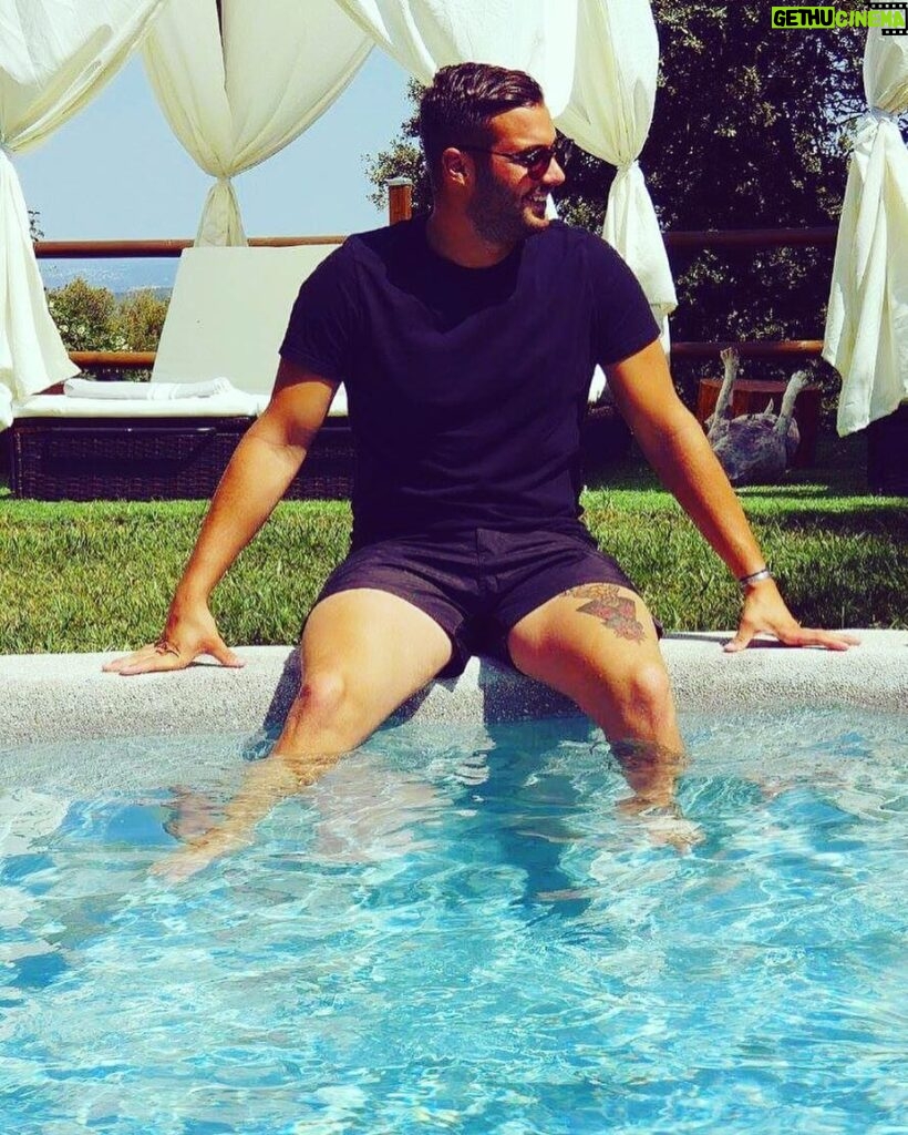 Loïc Fiorelli Instagram - Best place for vacation ☀😎@l_oustaletdesmarres #france #bonheur #chill #pool #Sun Ô Clos d'Allas