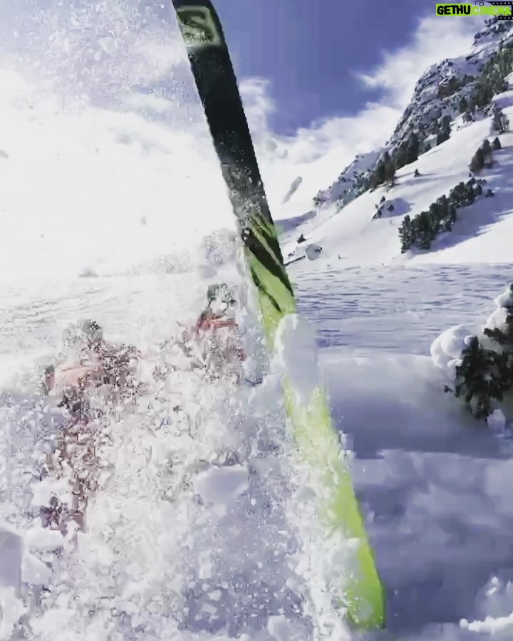 Loïc Fiorelli Instagram - Nager en plein bonheur... #vars #ski #sun #esf #snow #powpow #bonheur #boomerang #salomonslab #Salomon #freeride Vars La Forêt Blanche