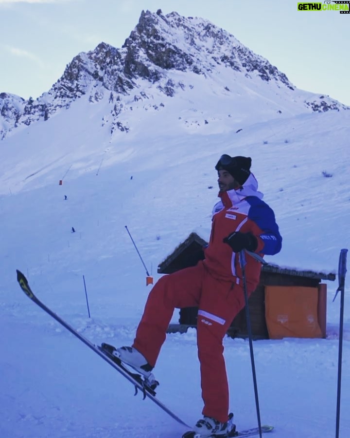 Loïc Fiorelli Instagram - Bon dimanche! 😊 #ski #esf #mountains #LOY #sport #snow Tignes Val Claret