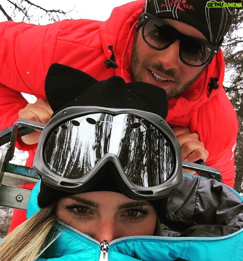 Loïc Fiorelli Instagram - Très heureux de voir ma sœur sur les skis! Après-midi chiens de traineaux au top! Bientôt la fin de saison... #varsfob #vars #emiliess9 #mushandco