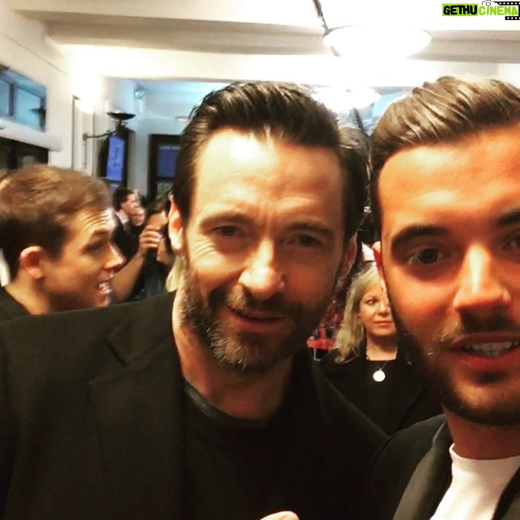 Loïc Fiorelli Instagram - Avant première du film #EddieTheEagle à Oslo avec Hugh Jackman! Très bon moment, film très drôle vous allez adorer 😜