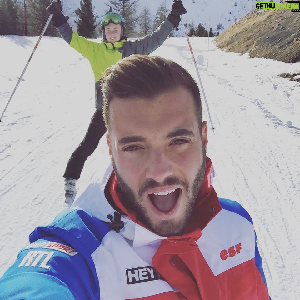 Loïc Fiorelli Instagram - Faites comme Léon venez skier avec moi à Vars!! 😜 #esf #varsfob